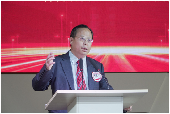 海南政法職業(yè)學(xué)院副院長、海南省委“講師團(tuán)”成員、教授、博士生導(dǎo)師朱錦茂。符敦孝攝